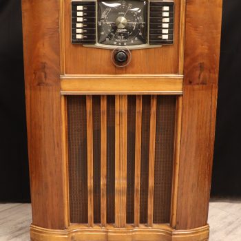 94 Vintage Zenith console tube radio c1930s b